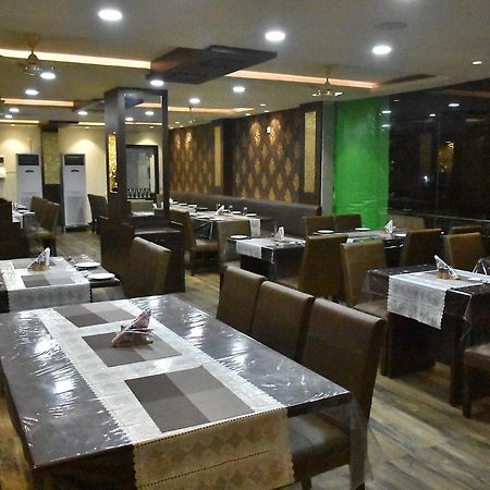 Hotel Daftari Palace Kishanganj Екстериор снимка