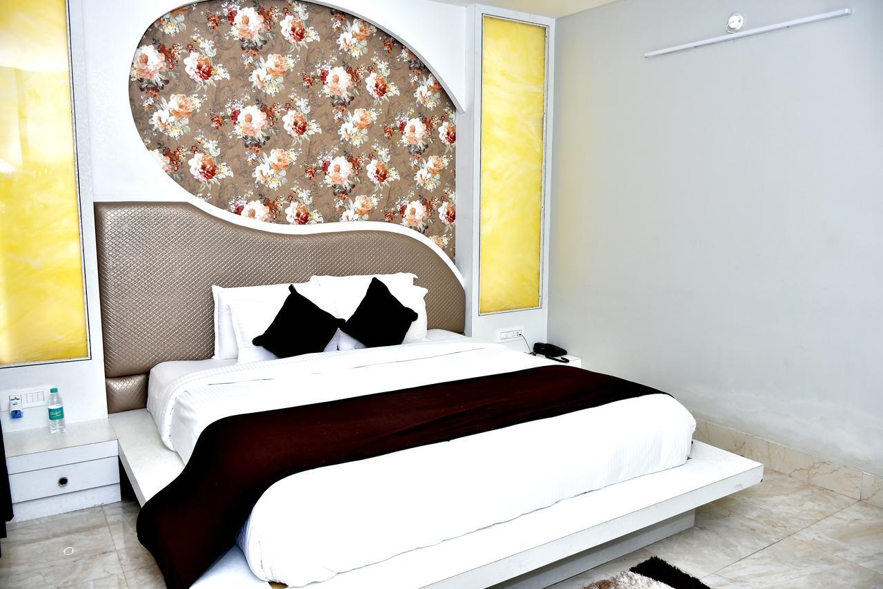 Hotel Daftari Palace Kishanganj Екстериор снимка