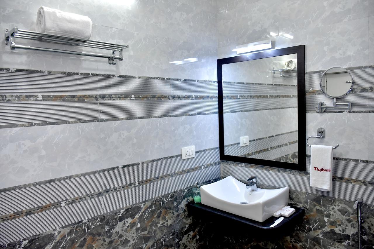 Hotel Daftari Palace Kishanganj Екстериор снимка