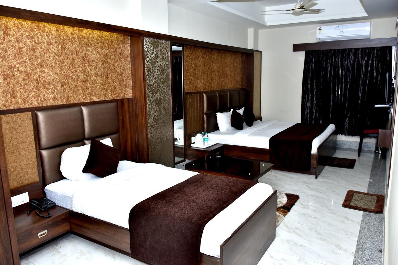 Hotel Daftari Palace Kishanganj Екстериор снимка