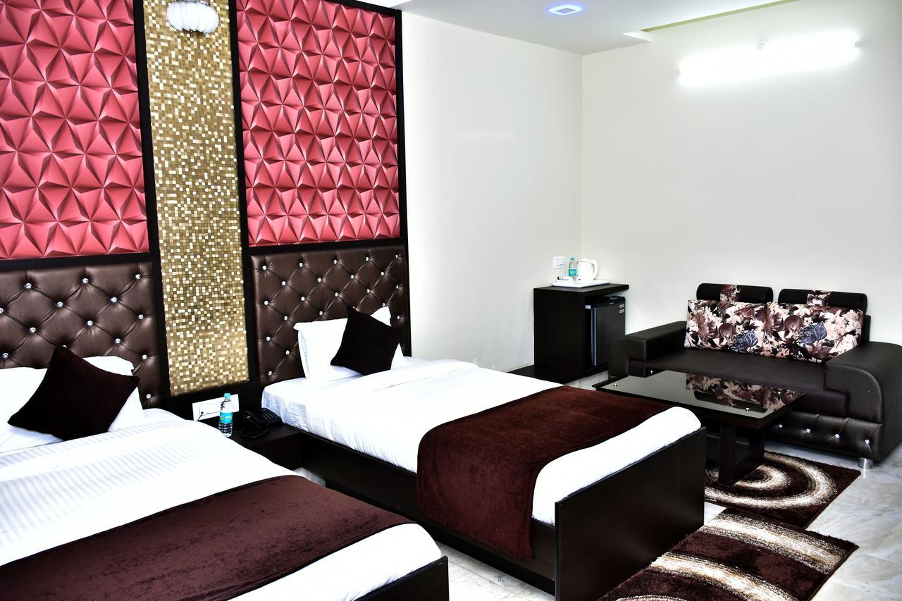 Hotel Daftari Palace Kishanganj Екстериор снимка