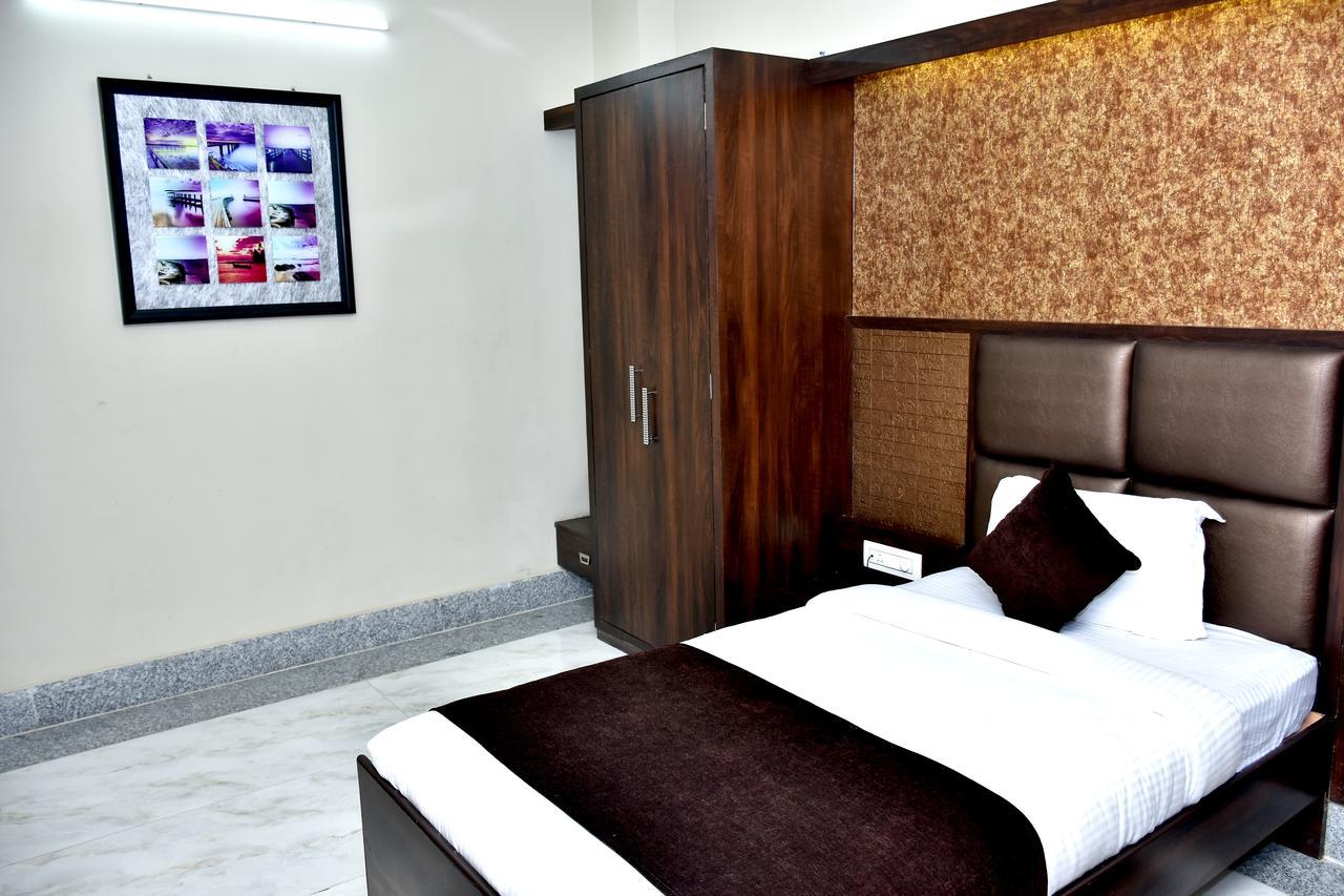 Hotel Daftari Palace Kishanganj Екстериор снимка