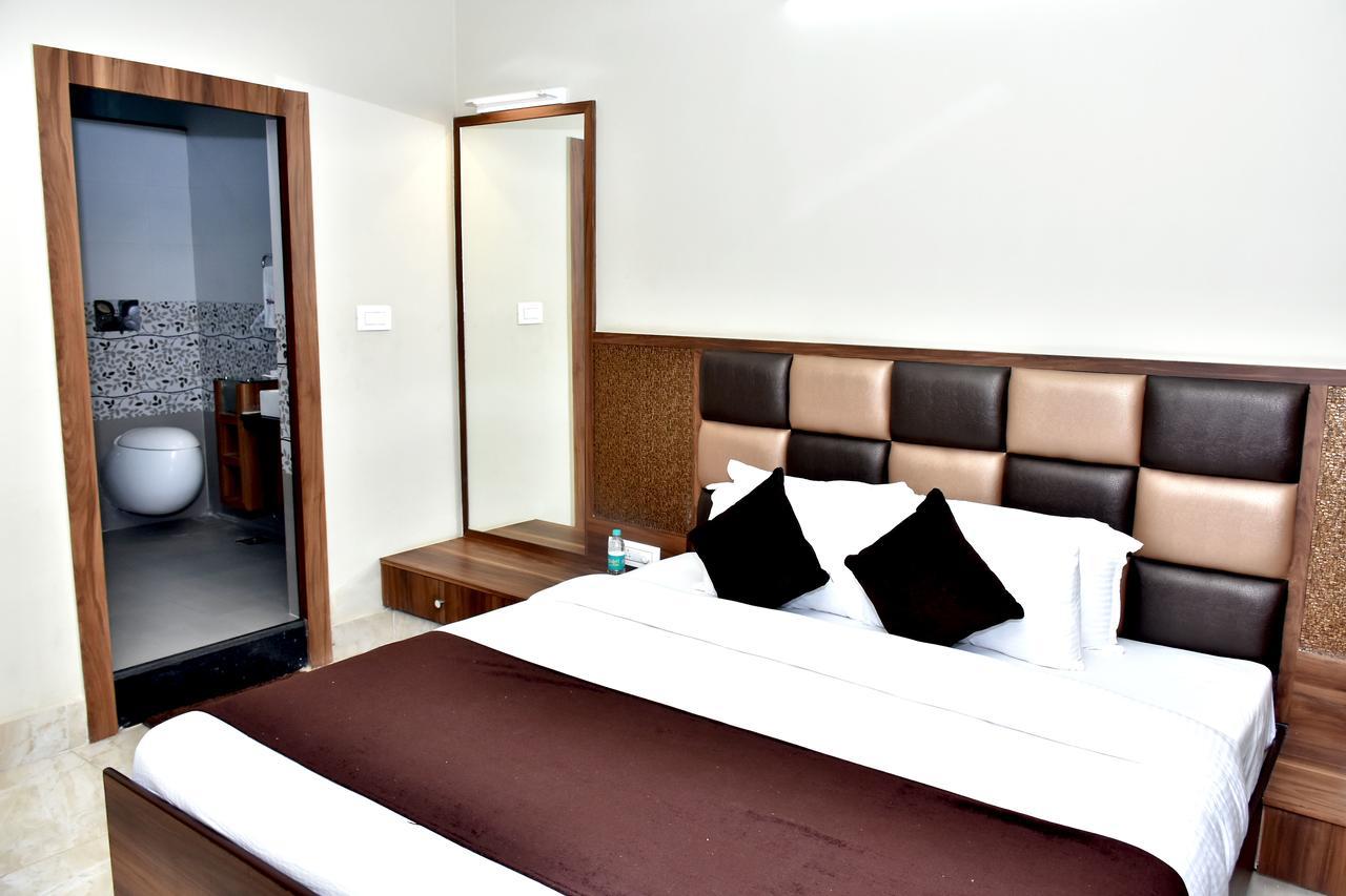 Hotel Daftari Palace Kishanganj Екстериор снимка