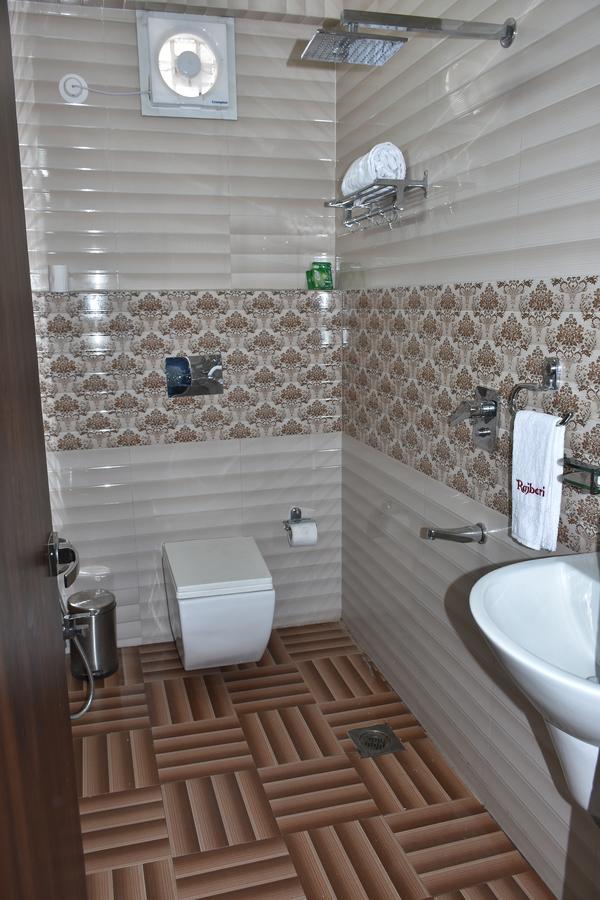 Hotel Daftari Palace Kishanganj Екстериор снимка