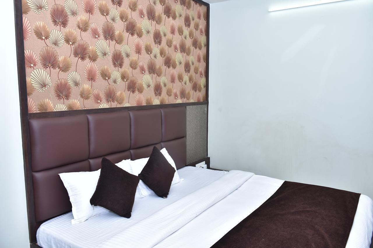Hotel Daftari Palace Kishanganj Екстериор снимка