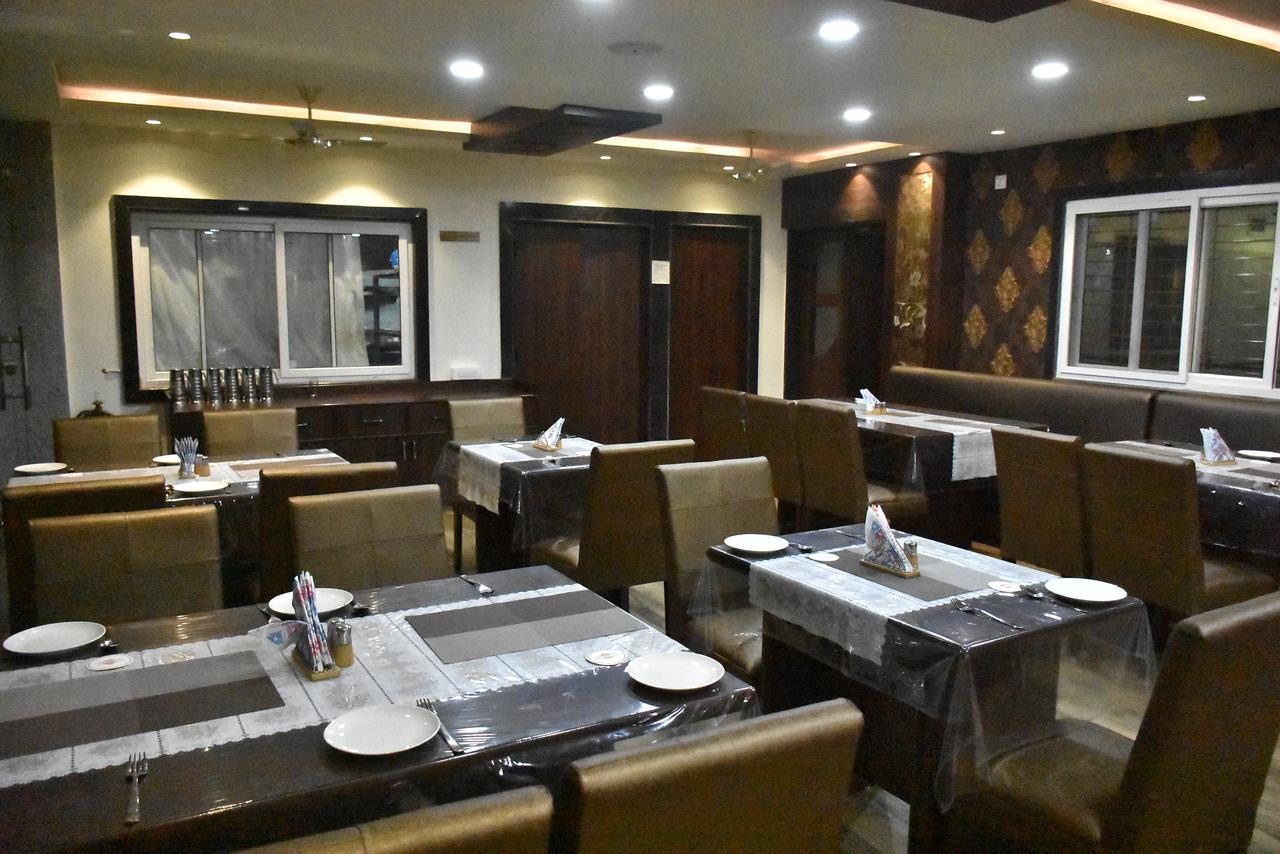 Hotel Daftari Palace Kishanganj Екстериор снимка